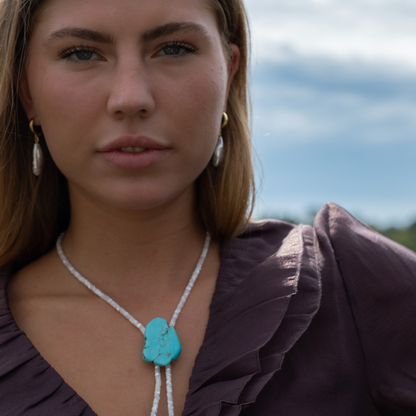 Natural White Shell and Turquoise Beaded Bolo Tie Necklace