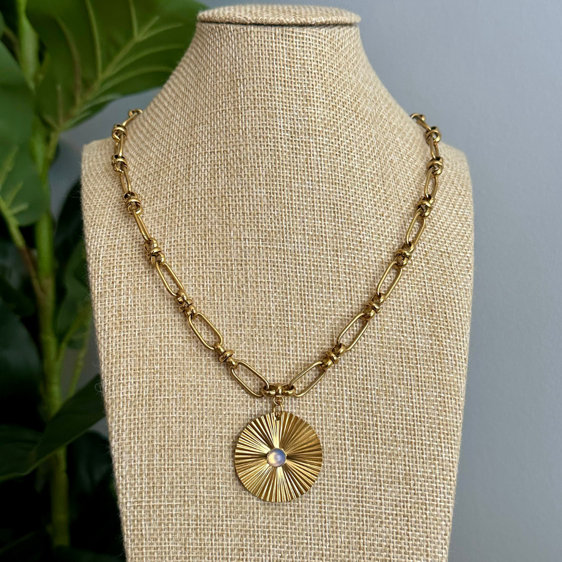 Gold Plated Vintage Round Pendant Necklace